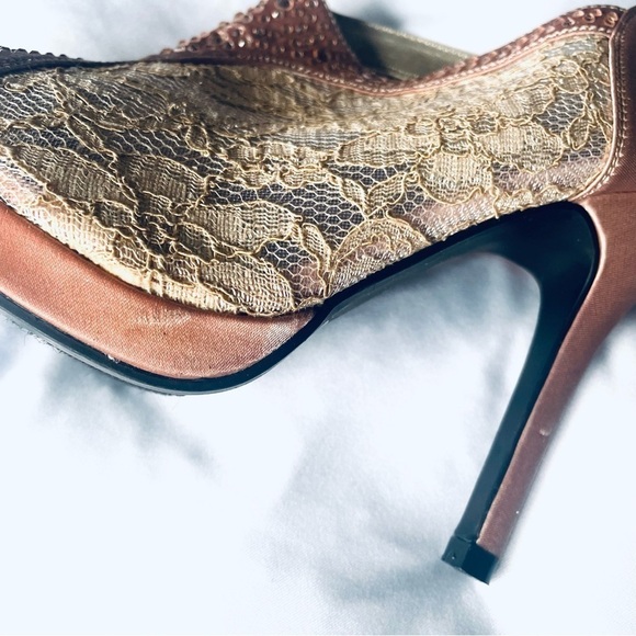 Women's Lace Bridal High Heel Platform Peep Toe Shootie- Never worn - Size 7.5 - Picture 9 of 9